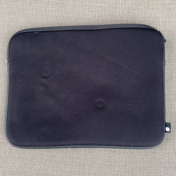 incase Computer Sleeve - Picture 2 of 4